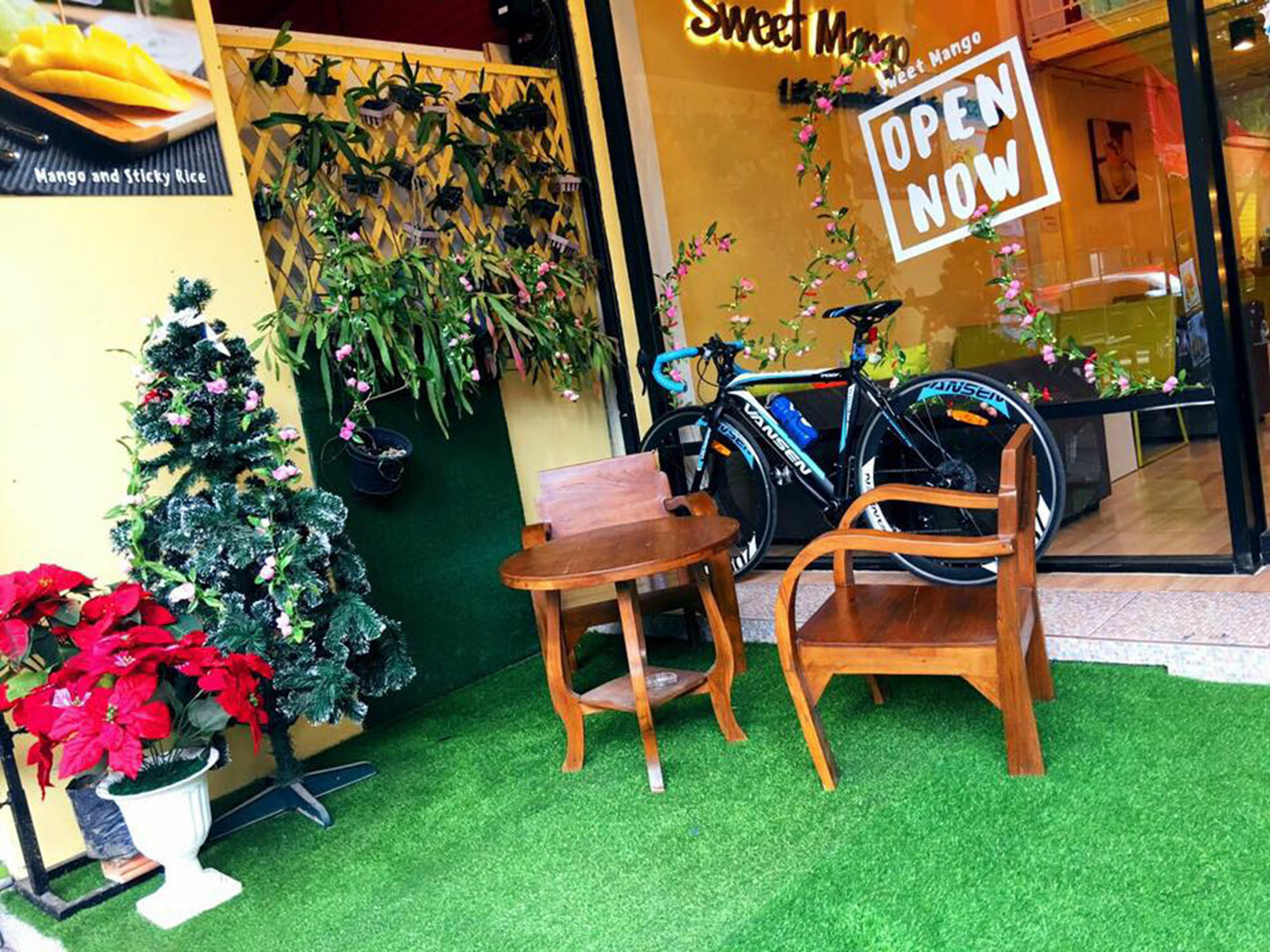 Oyo 743 Sweet Mango Cafe And Hostel Chiang Mai Dış mekan fotoğraf
