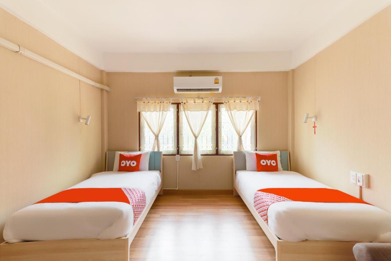 Oyo 743 Sweet Mango Cafe And Hostel Chiang Mai Dış mekan fotoğraf